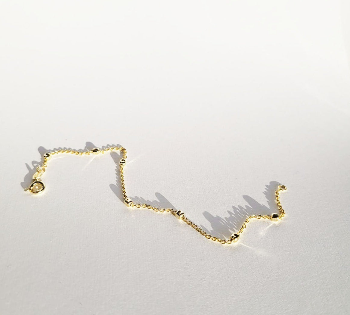 Amelia_Dainty_18k_Gold_Chain_Bracelet 