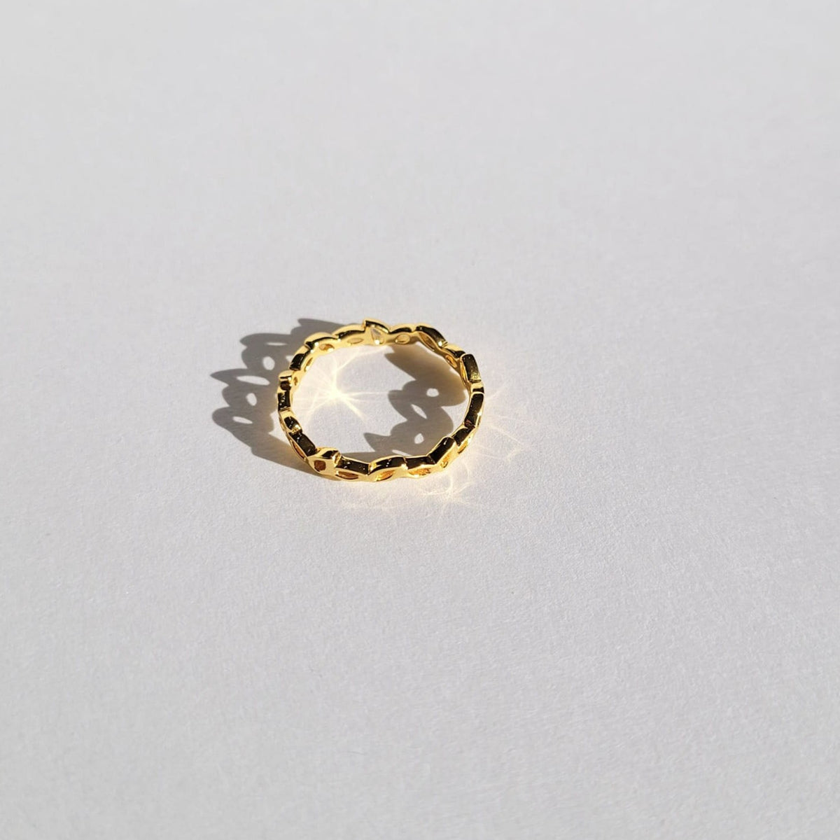 Autumn_Dainty_Leaf_18k_Gold_Ring