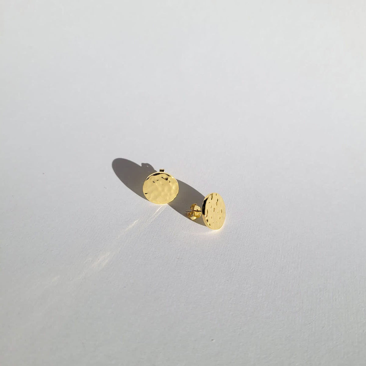 Charlotte_18k_Gold_Hammered_Stud_Earrings